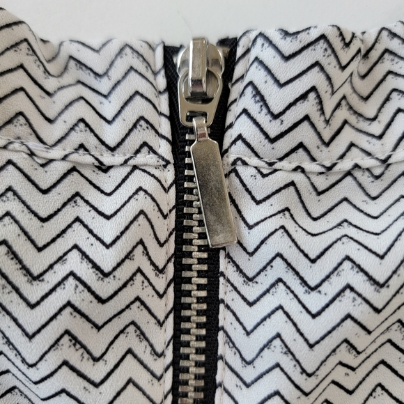 Lorena Rose Two Toned Chevron Patterned Short Sleeve Dress Size 14 - Picture 8 of 9